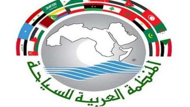 تكريم طلال أبو غزالة بوسام السياحة العربية