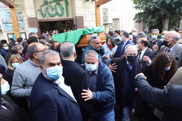 نقيب المحامين يشيع جثمان نجلته هالة إلى مثواها الأخير