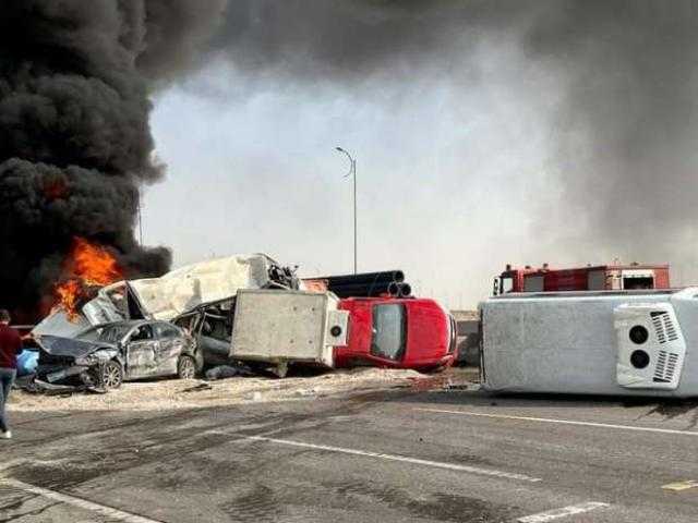 تفحم 10 سيارات وإصابة 8 أشخاص في حادث مروع على الأوتوستراد