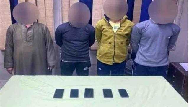 القبض على عصابة سرقة الهواتف بأسلوب الخطف في الأقصر