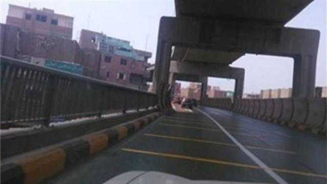 إصابة شخص جراء سقوط سيارة من أعلى محور صفط اللبن