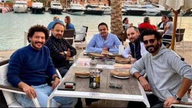 صناع مسلسل «راجعين يا هوا» يحتفلون ببدء التصوير