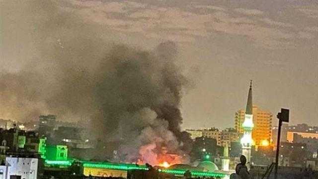السيطرة على حريق هائل بأحد العقارات بجوار مسجد الحسين دون وقوع إصابات