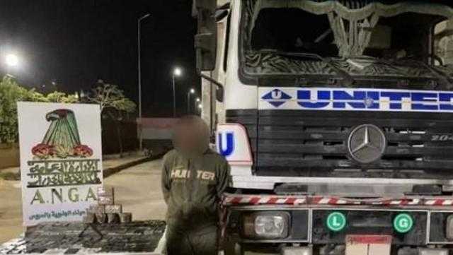 إحباط تهريب 300 طربة حشيش بالمجرى الملاحي لقناة السويس
