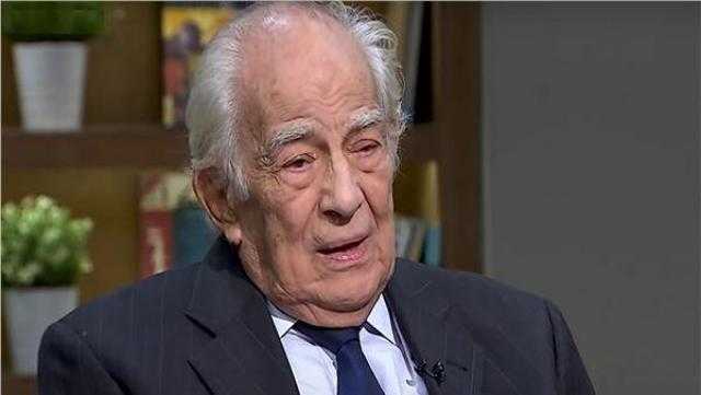 اليوم.. نظر دعوى ابنة الفنان رشوان توفيق ضد والدها
