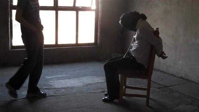 «سرق خاتم ذهب».. حجز عاملين تعدى بالضرب على شخص في الساحل