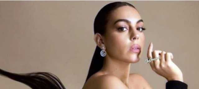 بملابس محتشمة.. جورجينا تبرز حملها في أحدث صورها