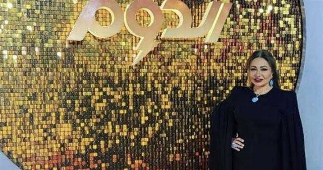 ليلى علوي لمتسابقة في برنامج الدوم”: ”مبهورة بيكي طبعا”