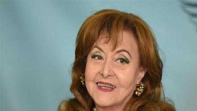 ليلى طاهر تكشف تطورات حالتها الصحية بعد تركيب مفصل جديد
