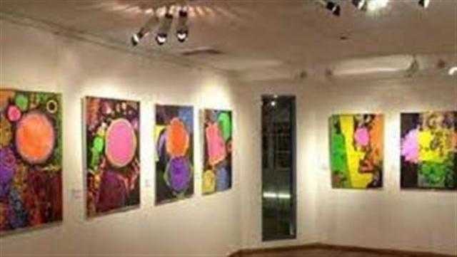 معرض فني لمجموعة من الفنانين التشكيليين بقاعة لمسات للفنون غدًا