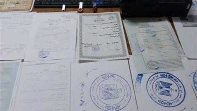 تجديد حبس شخصين لتزويرهما محررات رسمية في المعصرة