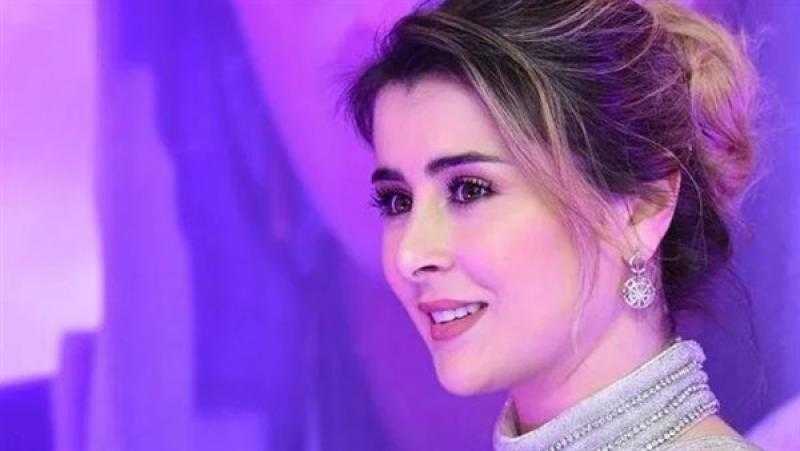 إطلالة كلاسيكية لـ عائشة بن أحمد عبر إنستجرام