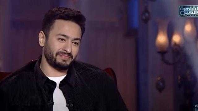 حمادة هلال: أغنية «عيش بشوقك» لتامر حسني كانت بتاعتي.. فيديو