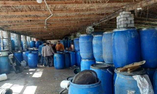 إعدام 20 طنا و1370 لتر خل وأغذية غير صالحة للاستهلاك الآدمي ببسيون