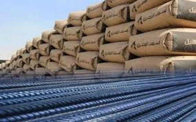 ضبط 33 طن حديد وأسمنت محجوبين عن الأسواق في الإسكندرية
