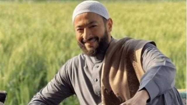 حمادة هلال يشارك جمهوره بصورة من مسلسل المداح