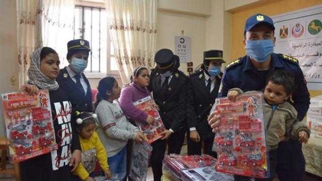 الداخلية تشارك الأطفال الأيتام الاحتفال بيومهم في جميع مديريات الأمن