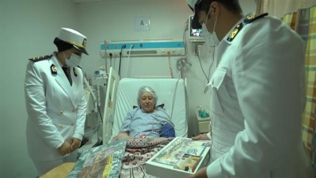 الداخلية تشارك المواطنين فرحة استقبال عيد الفطر وتهدي عبوات كعك ببعض المستشفيات ودور الأيتام