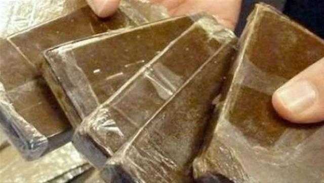 ضبط سيارة ربع نقل بها 325 كيلو جرامًا من مخدر الحشيش