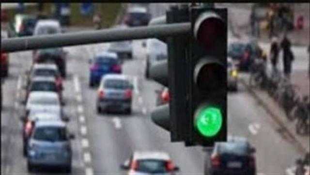 انتظام حركة المرور بالمحاور والشوارع الرئيسية بالقاهرة والجيزة