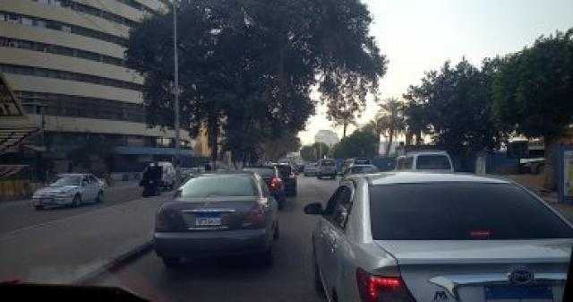 النشرة المرورية.. كثافات متحركة بمحاور القاهرة والجيزة