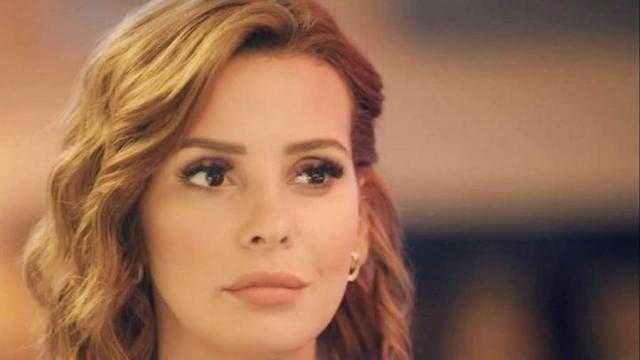 ”الأغنية مش بتاعتي ولا دا صوتي”.. إيمان العاصي تثير ضجة بسبب فيلمها الجديد