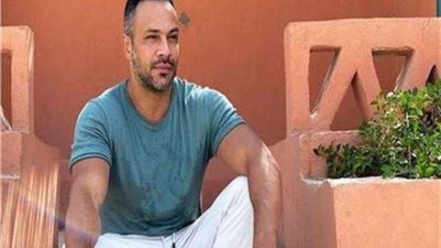 محمد عطية يروج لمسلسل «روح» وينشر صورة من الكواليس