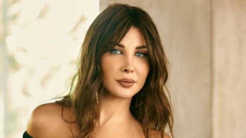 نانسي عجرم تشعل الأجواء بالهوت شورت