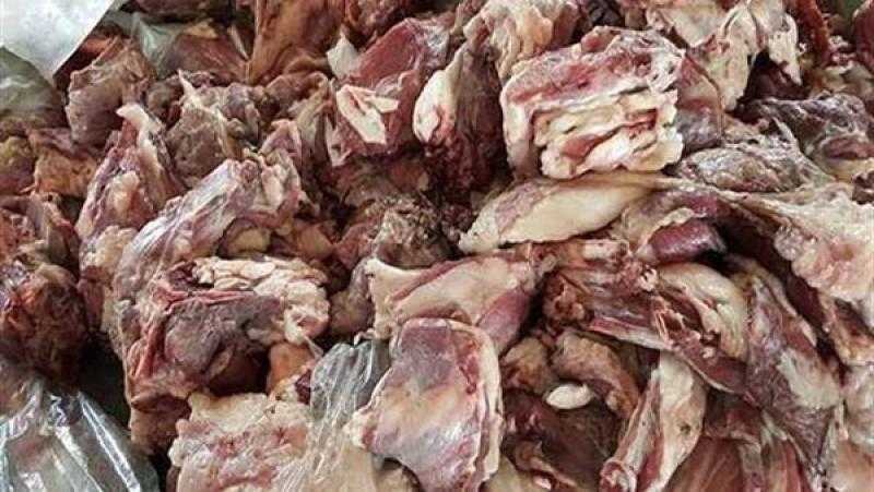 ضبط لحوم مجهولة المصدر خلال حملات على الأسواق بكفر الشيخ