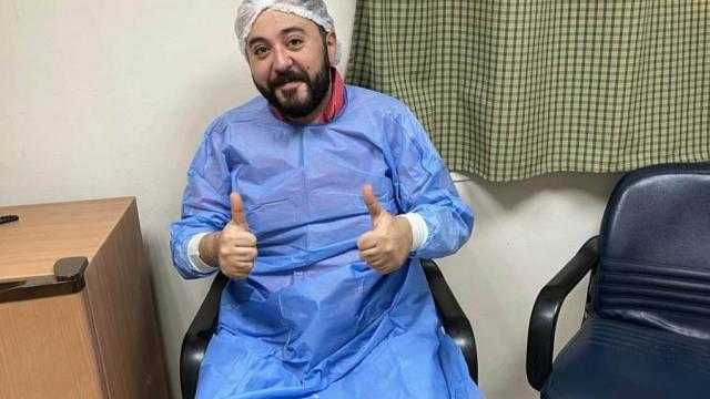 عمرو عبد العزيز يصدم جمهوره بخضوعه لعملية جراحية
