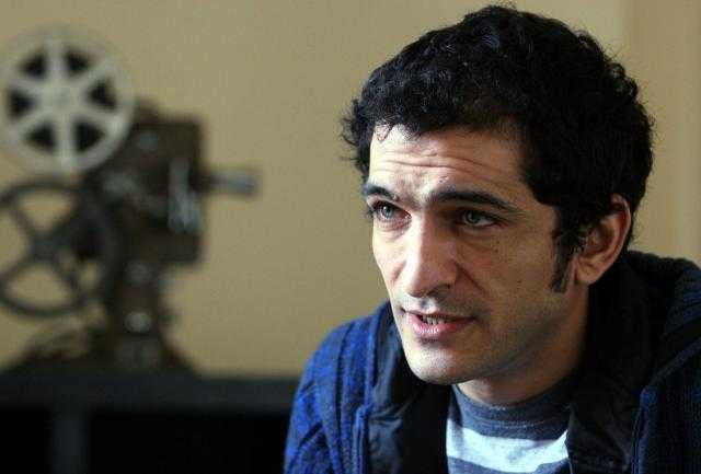 سيدات مصر يلقن عمرو واكد درسا قاسيا: يامرتزق ياخاين.. الست المصرية ملكة العالم