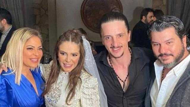 دنيا عبدالعزيز تحتفل بزفافها اليوم