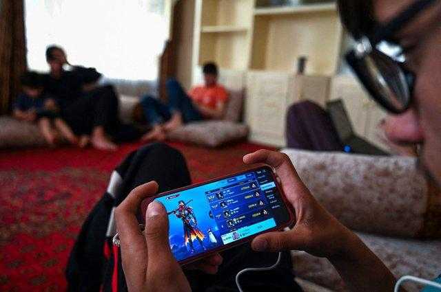 لعبة ببجي و تيك توك وسيلة تسلية نادرة للشباب الأفغان في ظل حكم طالبان