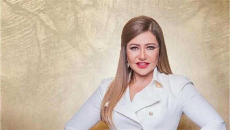 ليلى علوي.. شابة في الثلاثينيات على الريد كاربت (صور)
