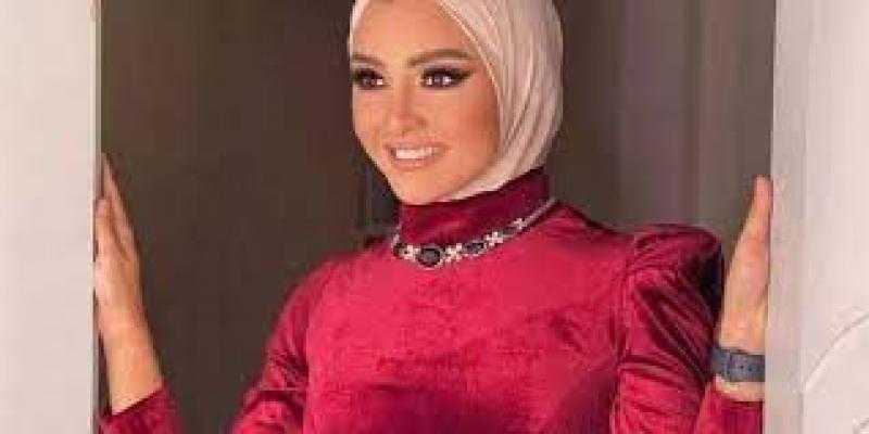 بعد خضوعها لعملية جراحية في الظهر.. خروج المطربة هلا رشدي من المسشتفى
