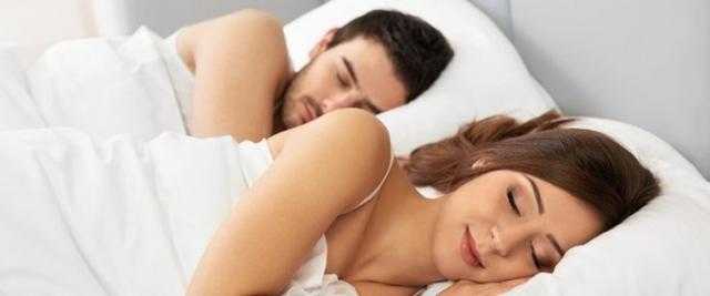 النوم وحدك أو بجانب شريك.. دراسة توضح أيهما أفضل لصحتك