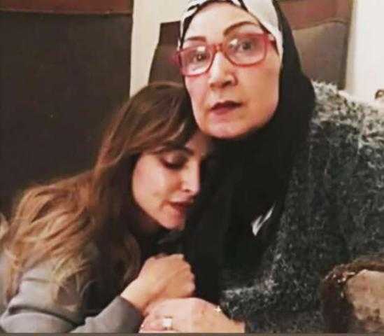خضوع والدة الفنانة روجينا لعملية جراحية في المخ