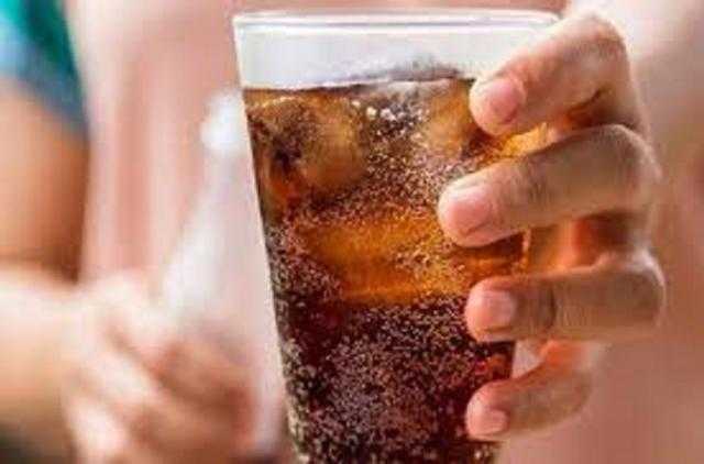 أضرار تناول المشروبات الغازية بكثرة مع ارتفع درجات الحرارة