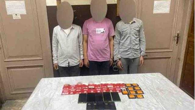 القبض على شخصين بحوزتهما هواتف محمولة مهربة جمركيا في القاهرة