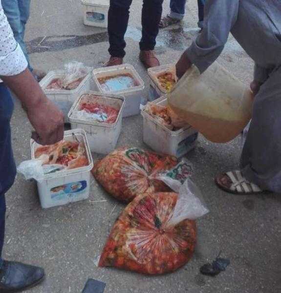 إعدام مواد غذائية مجهولة المصدر لعدم مطابقتها للمواصفات بدمياط