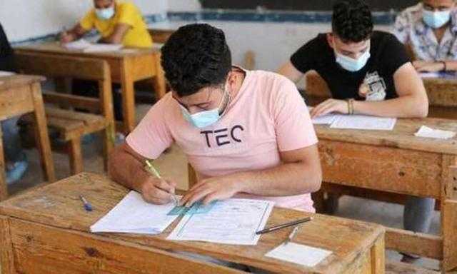 ضبط القائمين على تداول أسئلة امتحانات عبر وسائل التواصل