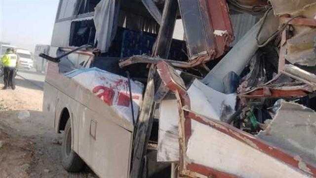 إصابة 12 شخصًا في حادث سير بطريق السخنة