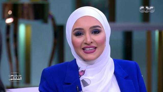 هلا رشدي: الرجالة أصبحت معرضه للإنقراض ومحتاجين كورسات مكثفة من الأمهات عشان النوع ده يرجع يتكاثر