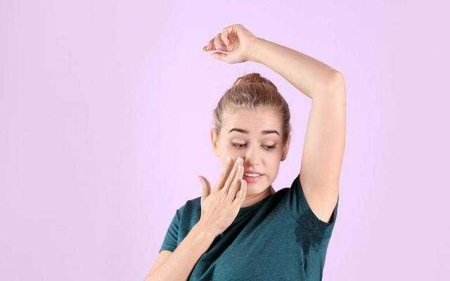 نصائح هامة لتجنب رائحة الجسم الكريهة بسبب التعرق الزائد في الصيف
