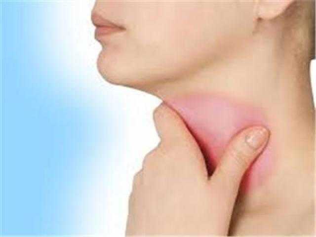 علامة مبكرة لسرطان المرئ تظهر أثناء تناول الطعام
