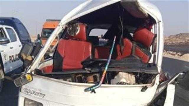 مصرع شخصين وإصابة 22 آخرين في انقلاب ميكروباص بالترعة بأسيوط