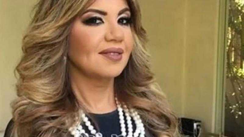 بوسي شلبي تتألق بفستان أسود