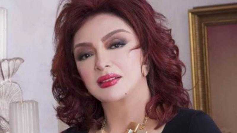 نبيلة عبيد بإطلالة جريئة في مهرجان أسوان الدولي