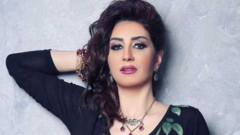 وفاء عامر تهاجم إحدى الفنانات: ”ما تستاهلش إني أتفرج عليها”