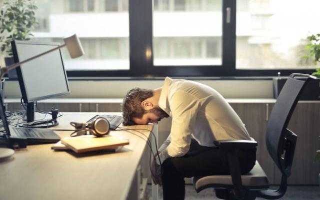 7 أطعمة تسبب انخفاض مستوى الطاقة لدى الإنسان